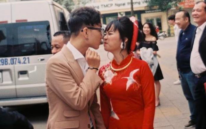 Nối gót Hoà Minzy, một nam ca sĩ Vbiz thông báo đã bí mật kết hôn từ năm 2020