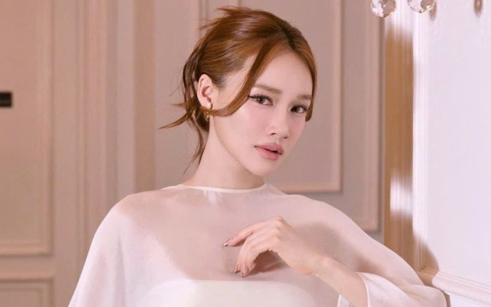 Sắc vóc khó tin của Nhã Phương hậu sinh con thứ 3