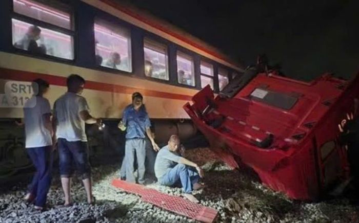 Quảng Ngãi: Khởi tố vụ tài xế xe container cố tình vượt rào chắn đường sắt khi cần chắn đã hạ