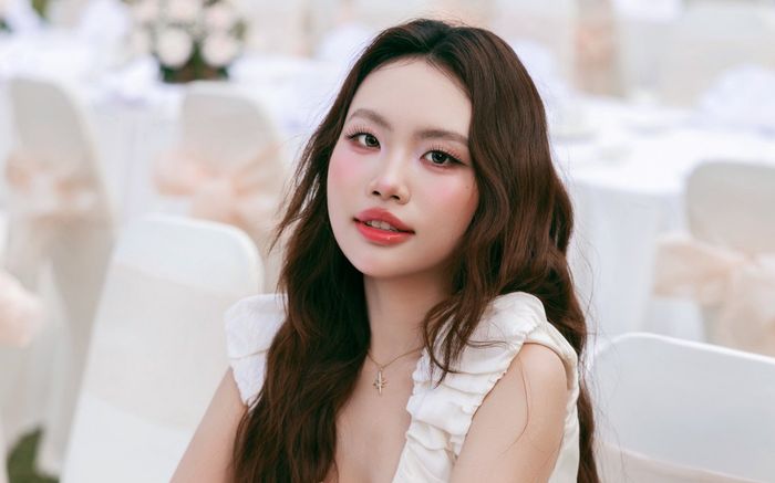 Phương Mỹ Chi 'hẹn hò' cùng người đặc biệt