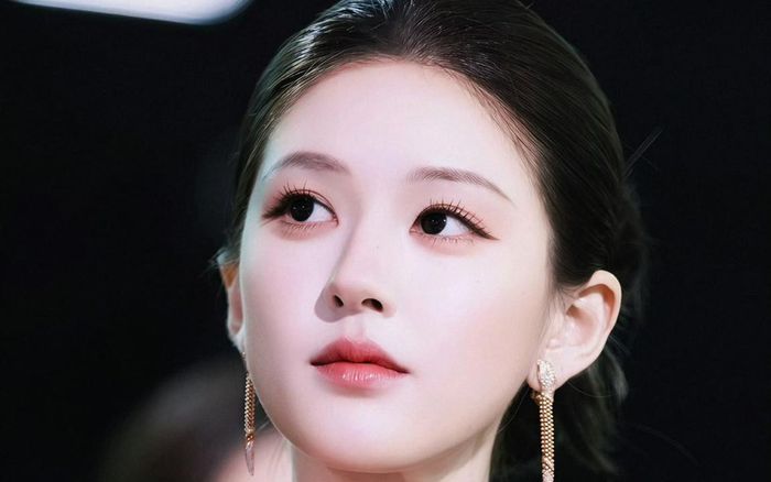 Triệu Lộ Tư vướng nghi vấn bị 'phong sát ngầm', hơn 400 ngày chưa đóng phim vì bị trả kịch bản