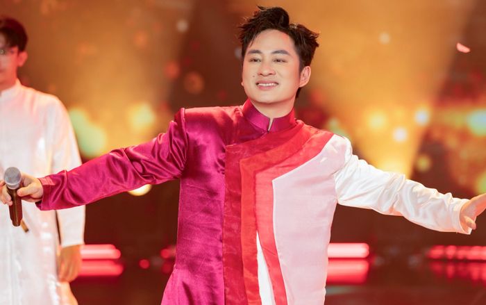 Tùng Dương công khai ngưỡng mộ nữ ca sĩ U60, chia sẻ khiến ai cũng xúc động