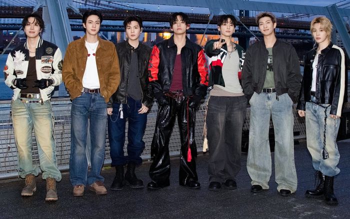 BTS trở lại 'ngôi vương' sau 4 năm