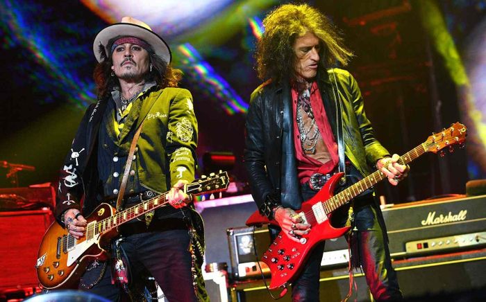 Johnny Depp bị kiện