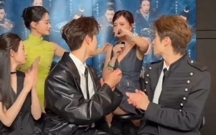 Nhà sản xuất Sở Kiều Truyện 2 bật khóc vì áp lực thương mại