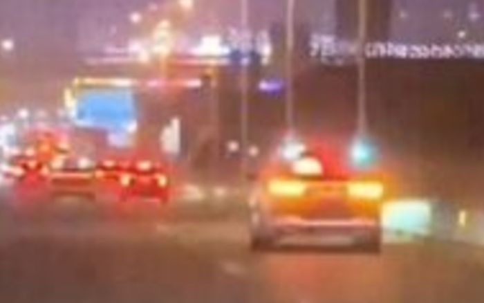 Hơn 100 chiếc taxi đồng loạt 'chết máy' giữa đường, hành khách hoảng loạn