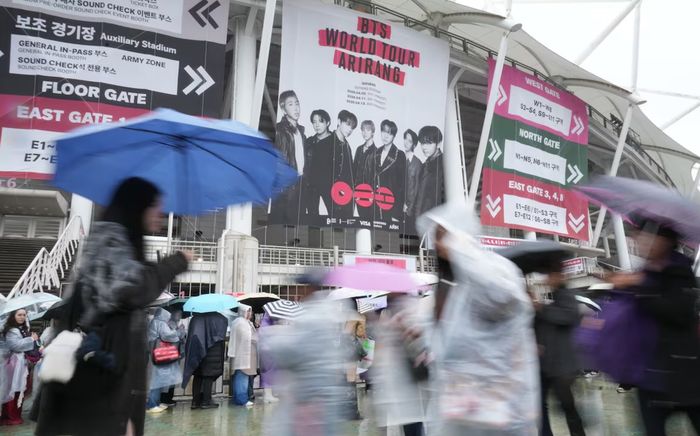 Sốc: 500 vòng tay vào cửa concert BTS bị đánh cắp, cảnh sát truy tìm nghi phạm