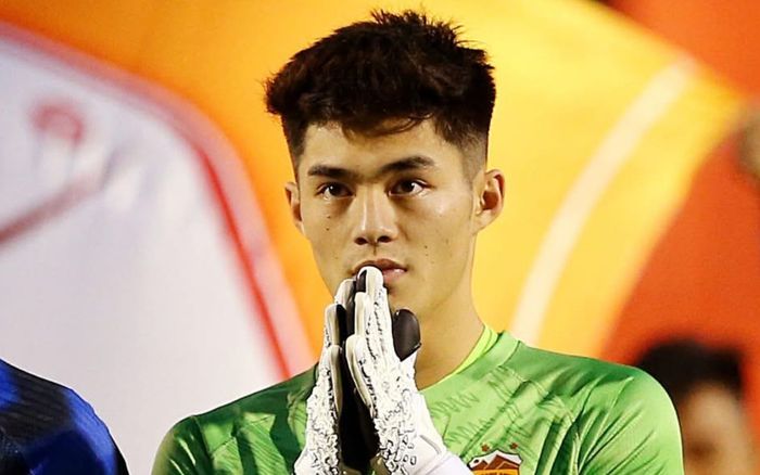 Đẳng cấp thủ môn Trần Trung Kiên giúp HAGL tạo địa chấn