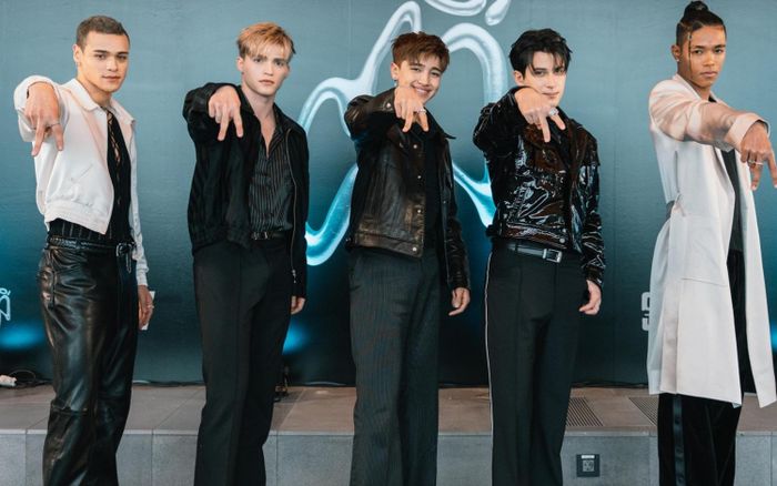 'Mục sở thị' nhóm nhạc Latin đầu tiên của HYBE