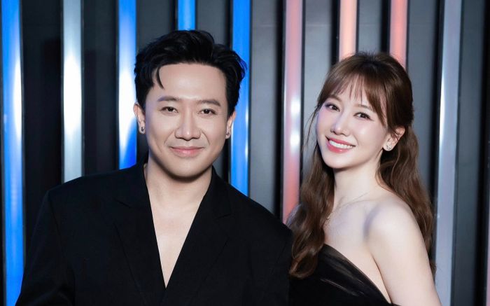 Trấn Thành tình tứ với Hari Won, một chi tiết trên tay gây xôn xao