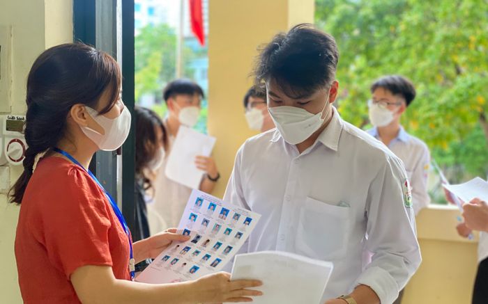 Thí sinh có thể bị xử lý hình sự nếu gian lận công nghệ cao trong kỳ thi tốt nghiệp THPT