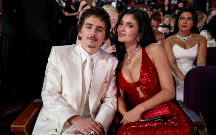 Kylie Jenner và Timothée Chalamet bị cặp đôi kỳ cựu Hollywood 'cà khịa'