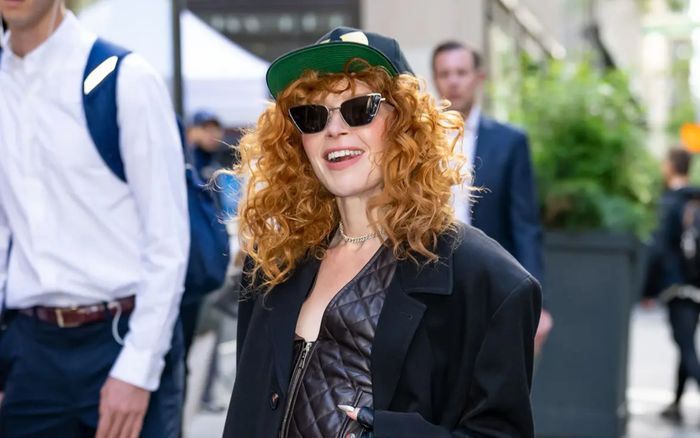 Nữ diễn viên Natasha Lyonne lên tiếng sau khi bị mời khỏi máy bay vì hành vi bất thường