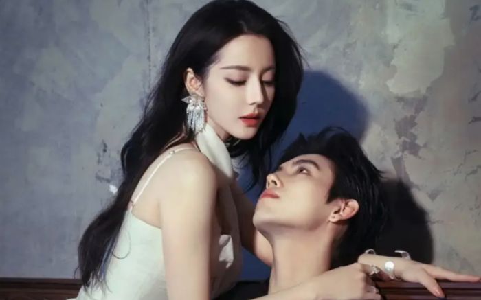 Địch Lệ Nhiệt Ba và Trần Phi Vũ gây sốt với loạt ảnh đầy tình tứ