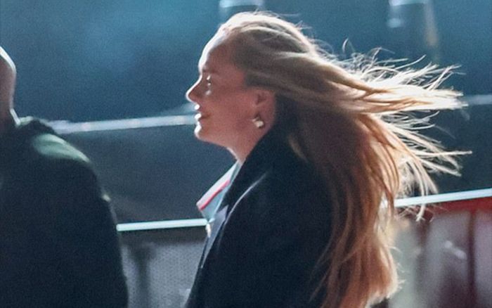Adele xuất hiện trước công chúng theo cách đầy giản dị tại Coachella