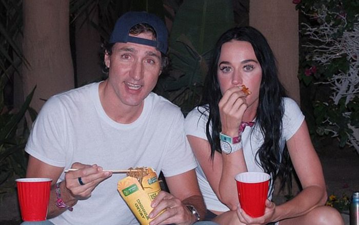 Loạt khoảnh khắc gây sốt của Katy Perry và bạn trai Justin Trudeau ở Coachella