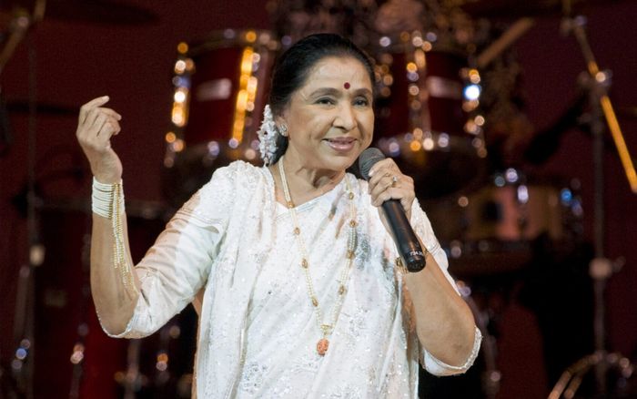 Asha Bhosle, người phụ nữ huyền thoại của Bollywood qua đời ở tuổi 92