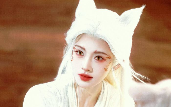 Tạo hình cổ trang gây tranh cãi của Cúc Tịnh Y