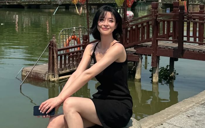 Nữ diễn viên đóng phim Itaewon Class tung loạt ảnh khoe visual xinh đẹp tại Việt Nam