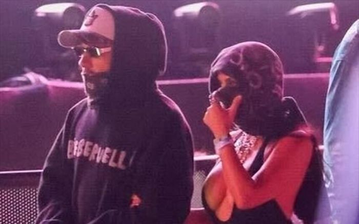 Người mẫu Kim Kardashian bị bắt gặp khoác tay bạn trai ở Coachella