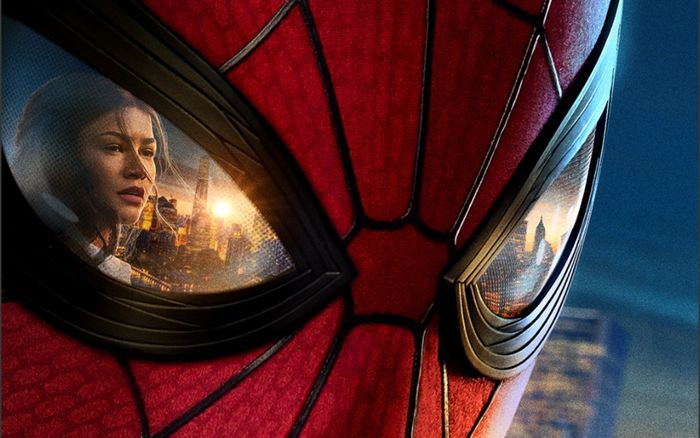 Spider-Man lộ diện poster mới : Tom Holland đối đầu kẻ thù bí ẩn