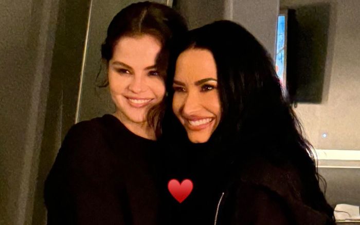 Ký ức Disney ùa về: Joe Jonas tái hợp Demi Lovato, Selena Gomez xuất hiện ủng hộ