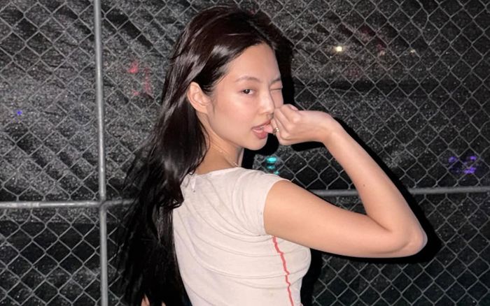 Jennie (BLACKPINK) đốt mắt fan với ảnh đời thường