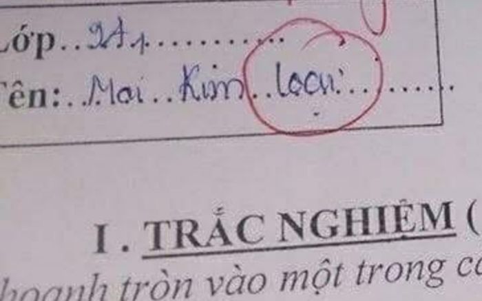 Viết sai 1 lỗi trong bài kiểm tra, nữ sinh lập tức bị giáo viên 'chỉnh đốn'