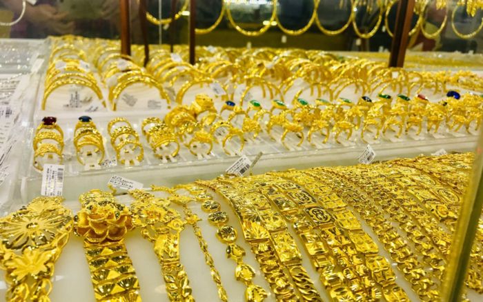 Tin tài chính hôm nay 15/4: Vàng lập đỉnh tuần, USD giảm sâu