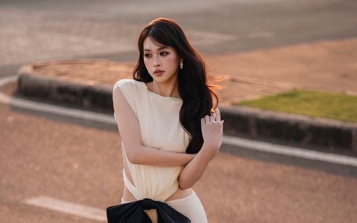 Hoa hậu Tiểu Vy khoe vũ đạo cuốn hút, hình ảnh ngày càng táo bạo