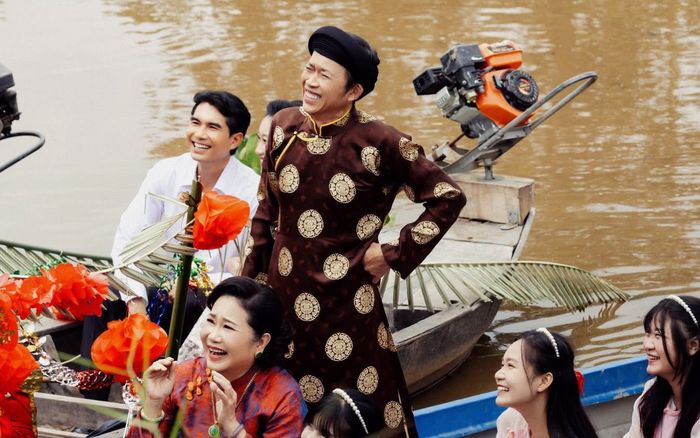 Hoài Linh 'rước dâu' miền Tây cùng Thúy Diễm