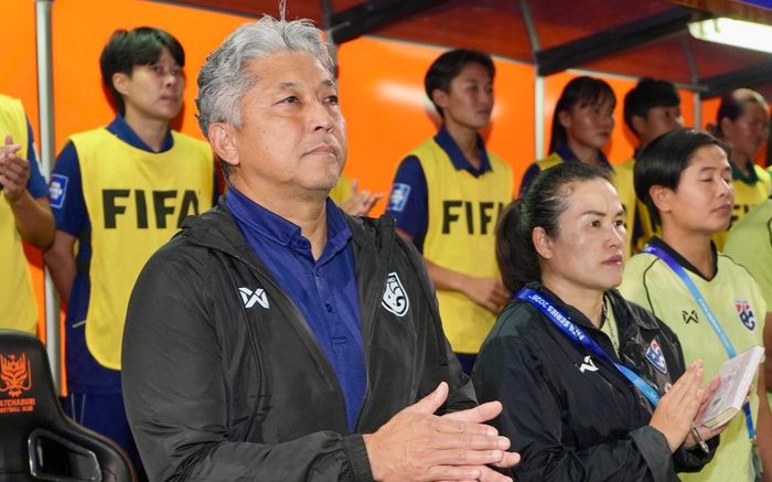 HLV tuyển Thái Lan lên tiếng khi Thái Lan tạo 'địa chấn' vô địch FIFA Series 2026