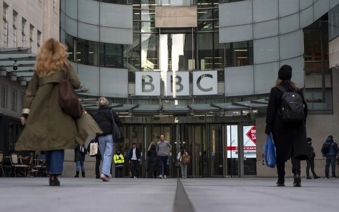 Đài BBC đối mặt khủng hoảng, dự kiến cắt giảm 2.000 nhân sự