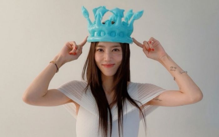 Ca sĩ Son Dam Bi khoe vóc dáng hoàn hảo sau khi sinh con