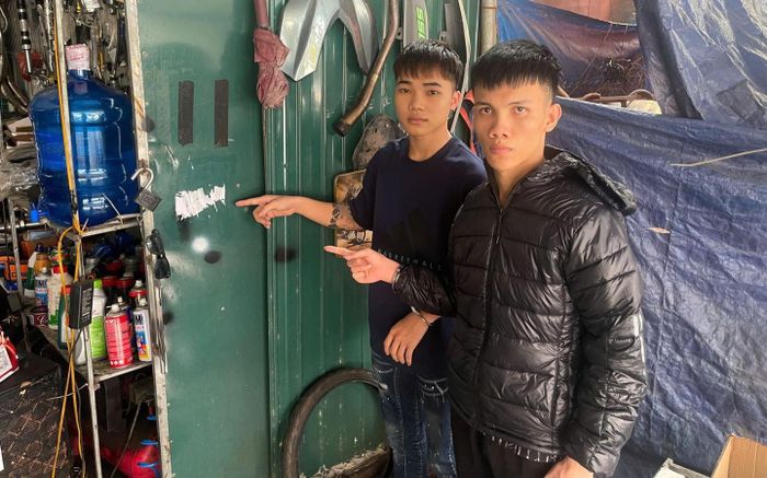 Lộ diện chân dung 2 thanh niên dán đè mã QR tại các cửa hàng để chiếm đoạt tiền