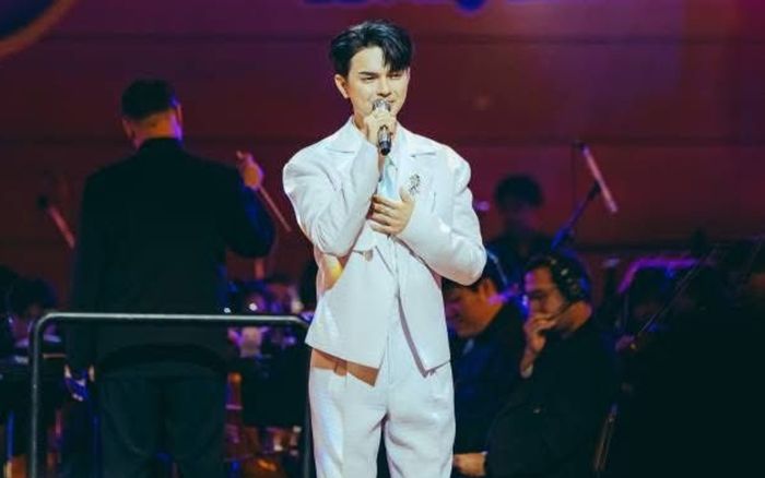 Nam ca sĩ dân ca thông báo trúng 31 tờ vé số, khán giả ồ ạt chúc mừng