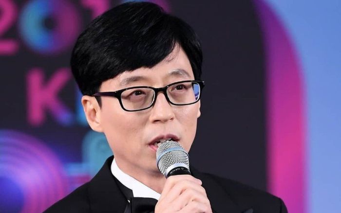 'MC quốc dân' Yoo Jae Suk tiếp tục ghi điểm với hành động đẹp
