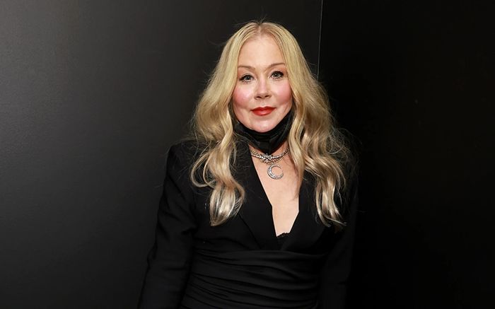Nữ diễn viên Christina Applegate phản hồi thông tin 'đang nhập viện'