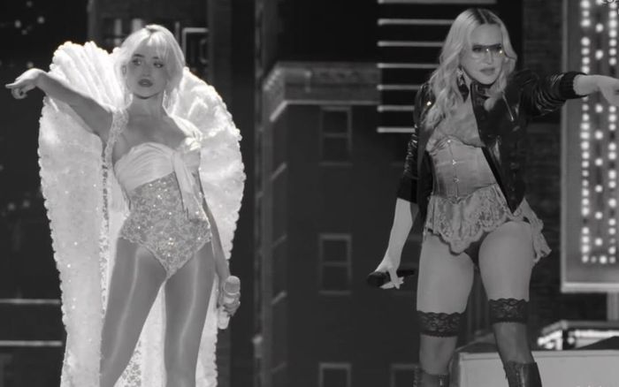 Madonna trở lại Coachella sau 20 năm, cùng Sabrina Carpenter 'đốt cháy' sân khấu