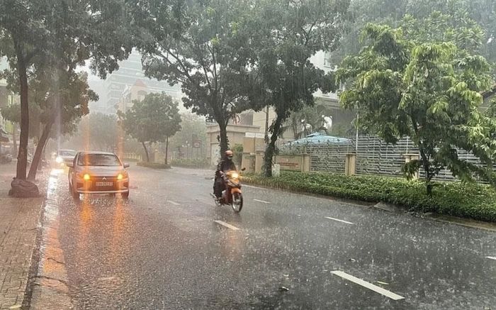 Mưa dông diện rộng ở Bắc Bộ, cảnh báo lũ quét và sạt lở đất