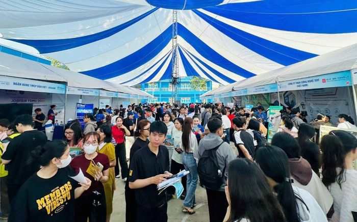 Mang CV đi học… và có thể có việc ngay: Gần 2.000 cơ hội tại TDMU Job Fair 2026