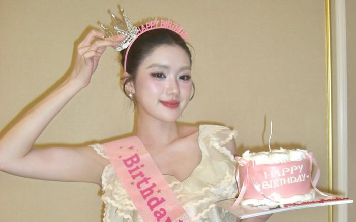 Phương Oanh tươi tắn trong loạt ảnh mừng sinh nhật