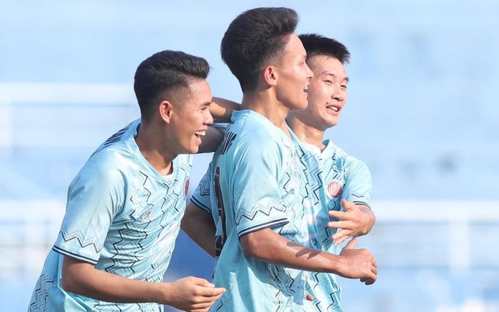 Quảng Ngãi FC thắng ngược đầy cảm xúc, tình yêu bóng đá lan tỏa khắp quê nhà