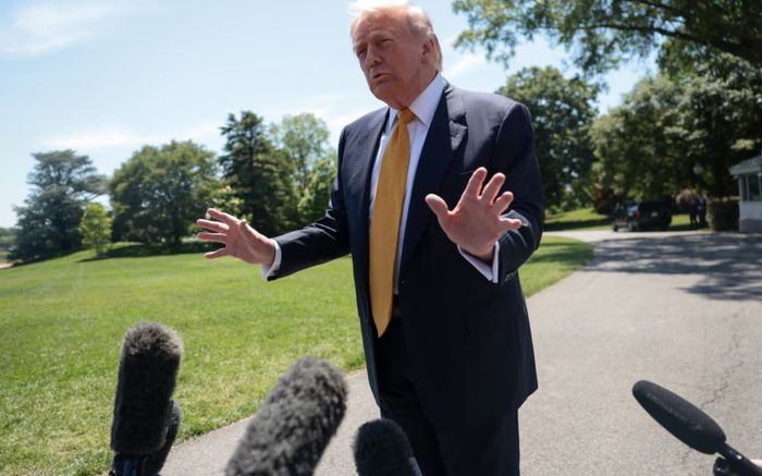 Chính quyền Trump đề xuất toàn bộ nhân viên liên bang ký thỏa thuận bảo mật (NDA)