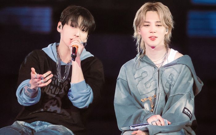 Jimin bị 'bỏ quên' trên sân khấu concert BTS, Jungkook lập tức can thiệp