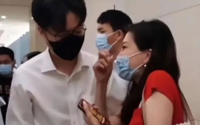 Gặp lại nhau sau 8 năm kể từ lần xem mắt, cặp đôi đưa ra quyết định khiến ai cũng bất ngờ