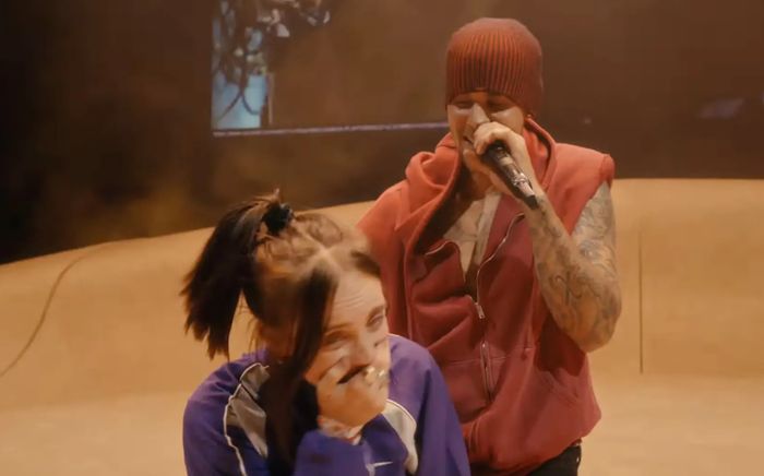 Justin Bieber gây sốt khi hát tặng Billie Eilish ngay trên sân khấu Coachella