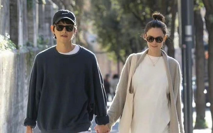 Song Joong Ki lần đầu cùng Katy Louise Saunders xuất hiện tại sự kiện, nhan sắc bà xã 'gây bão'