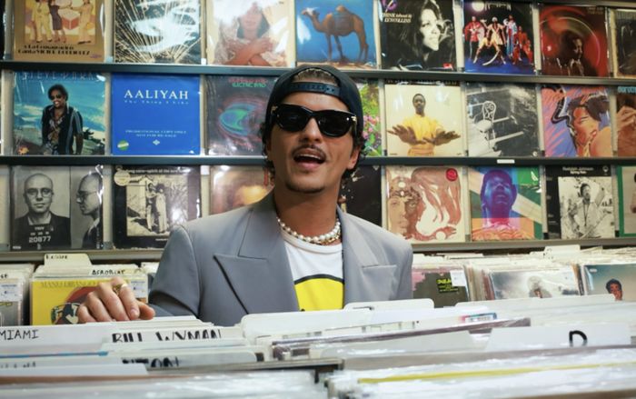 Bất chấp kỷ nguyên số, đĩa than vẫn giữ 'ngôi vương' trong văn hóa âm nhạc Anh