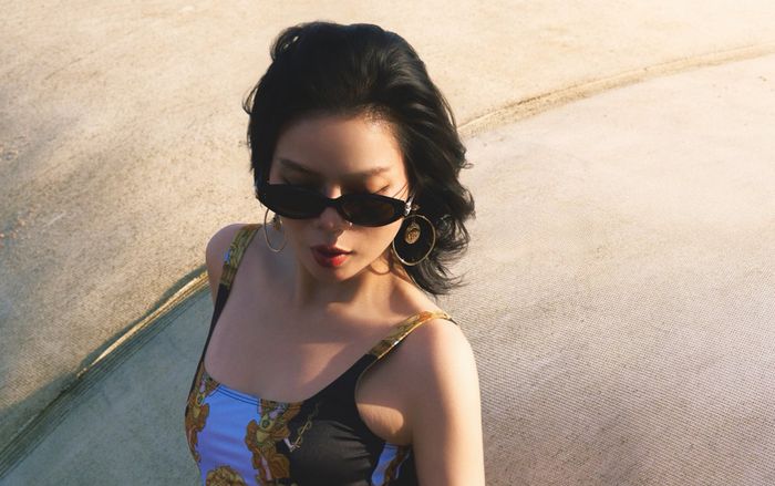 Lệ Quyên diện áo tắm một mảnh khoe dáng ở tuổi 45